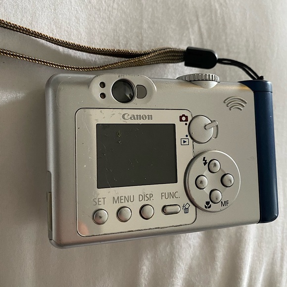 Canon PowerShot A70 - Picture 3 of 7